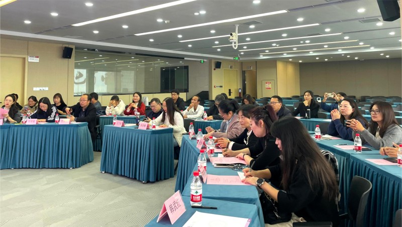 11.2 2024年云南省昆明市官渡区云南大学附属中学星耀学校新高考背景下高中教师能力素养提升培训班班级介绍育才中学参观.jpg